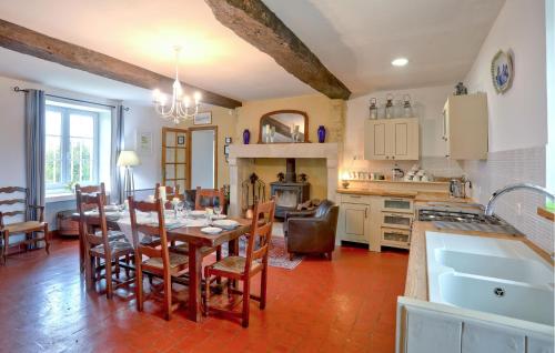 köök, Awesome Home In Appeville With Wifi in Liesville-sur-Douve