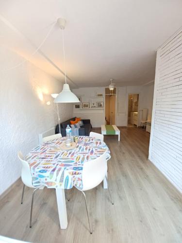 設施, Apt con piscina en Calella de Palafrugell, parking gratuito in 帕拉弗魯赫爾