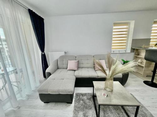 One-Bedroom Apartment image 5