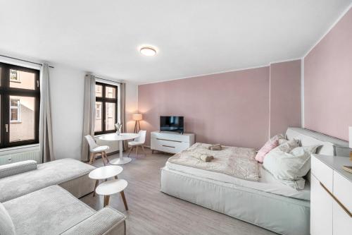 LeHaStays - Apartment Buckau 14 I Küche I WLAN I SmartTV I Innenhof in Magdeburg, Deutschland
