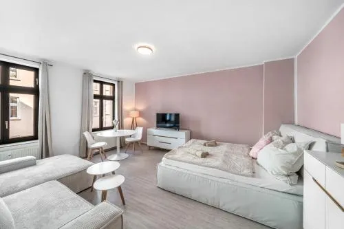 LeHaStays - Apartment Buckau 14 I Küche I WLAN I SmartTV I Innenhof in Magdeburg, Deutschland