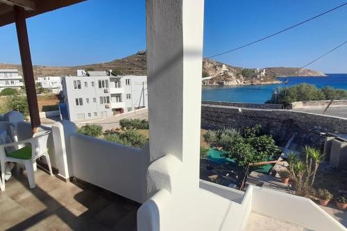 Παραθαλάσσιο εξοχικό σπίτι με θέα τον κόλπο Βάρης, Vari (foto 3)