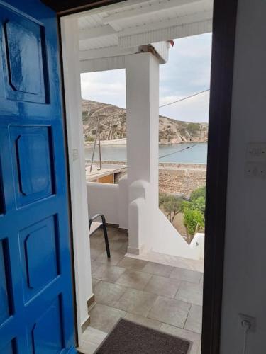 Παραθαλάσσιο εξοχικό σπίτι με θέα τον κόλπο Βάρης, Vari (foto 9)