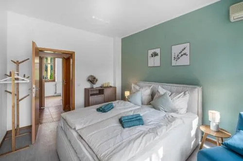 LeHaStays - Apartments Buckau 16a I Küche I Smart TV mit Netflix I toller Innenhof in Magdeburg, Deutschland