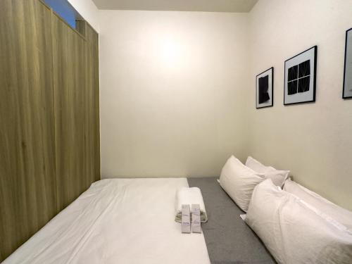 1 queen bed, 1 sofa bed
