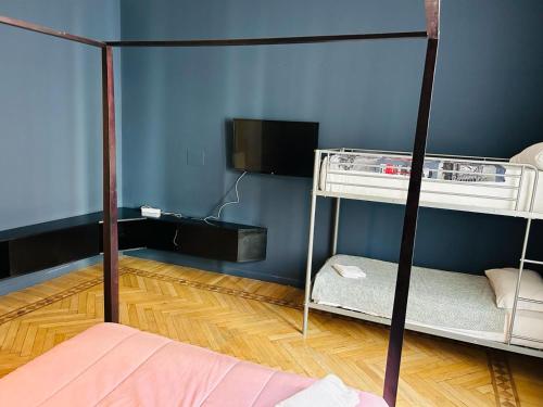 Quadruple Room with Shared Bathroom image 6