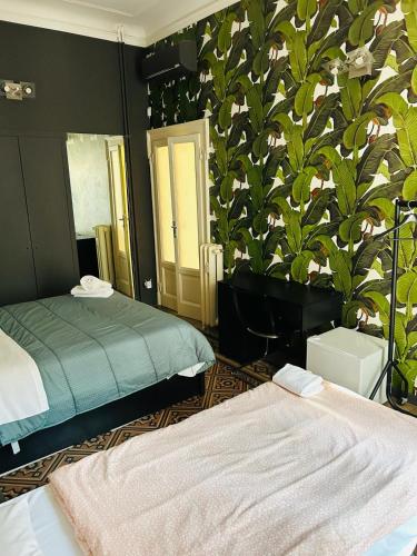 Triple Room with Shared Bathroom image 3