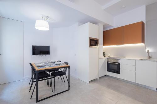 Casa Florit - Ceramic Homes - 4 Guest - Ac Wifi - Near Sorolla Train Station - Valencia