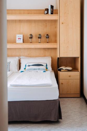 Hotel Niagara Room Type - Standard Double or Twin Room with Lateral Sea View