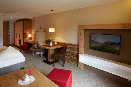 Almhotel Told 3