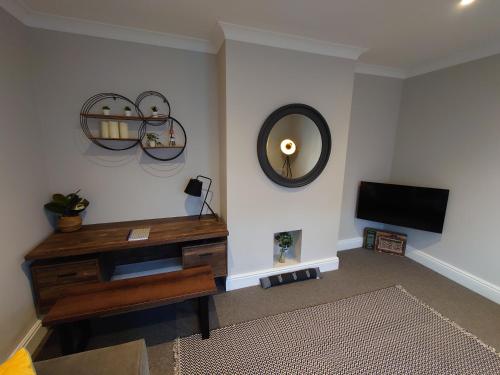Newly renovated 2-bed bungalow, Bath (photo 11)