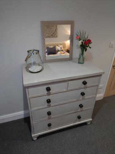 Newly renovated 2-bed bungalow, Bath (photo 4)