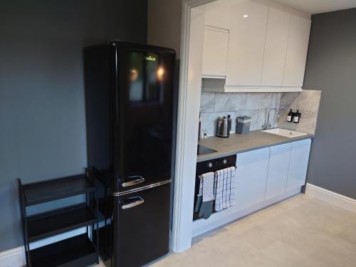 Newly renovated 2-bed bungalow, Bath (photo 8)