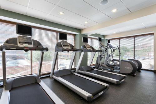 Hampton Inn and Suites Clayton/St. Louis-Galleria Area - image 13