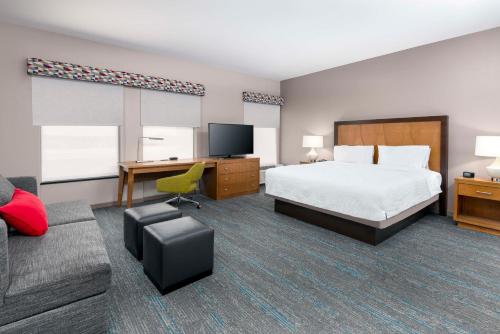 Hampton Inn and Suites Clayton/St. Louis-Galleria Area - image 11