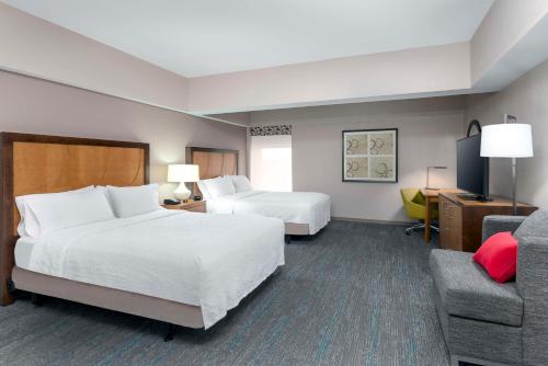 Hampton Inn and Suites Clayton/St. Louis-Galleria Area - image 6