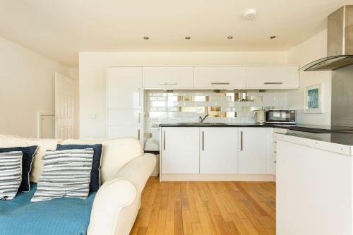 Fabulous Beach Pad Just 20 Paces From The Sea in 뉴키