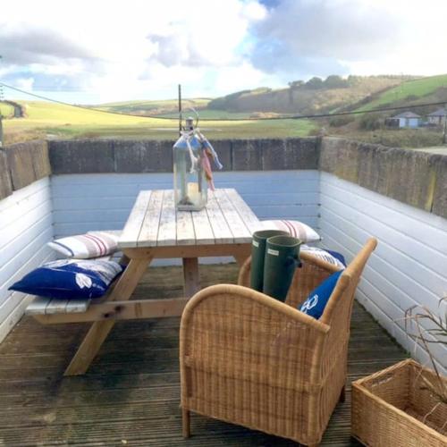 발코니/테라스, Fabulous Beach Pad Just 20 Paces From The Sea in 뉴키