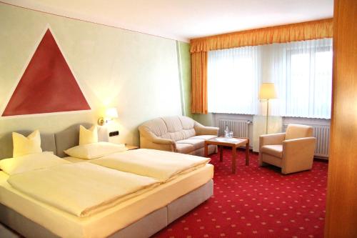 1 queen bed, 1 sofa bed
