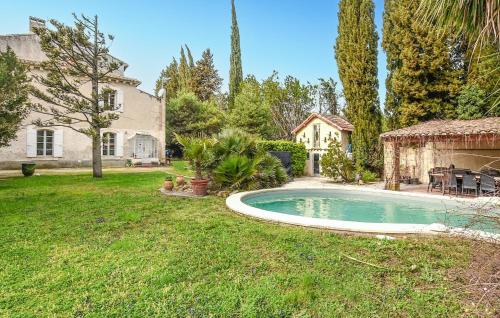 Nice Home In Entraigues-sur-la-sorg With Private Swimming Pool, Can Be Inside Or Outside - Location saisonnière - Entraigues-sur-la-Sorgue