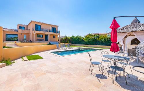 Lovely Home In Arles With Outdoor Swimming Pool