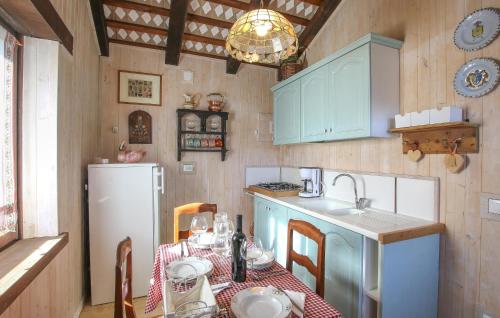 廚房, Awesome Home In Biacis With Wifi in 聖皮耶特羅阿爾納蒂索內