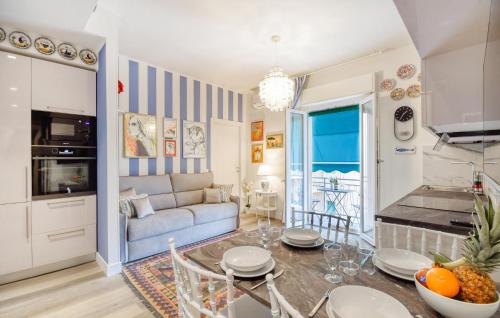 2 Bedroom Stunning Apartment In Chiavari