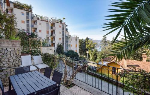 Nice Apartment In Zoagli With Kitchen
