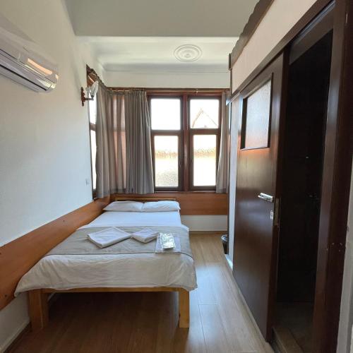 Held Hotel Room Type - Standard Double Room