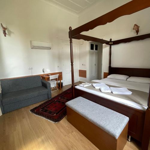 Held Hotel Room Type - Family Room