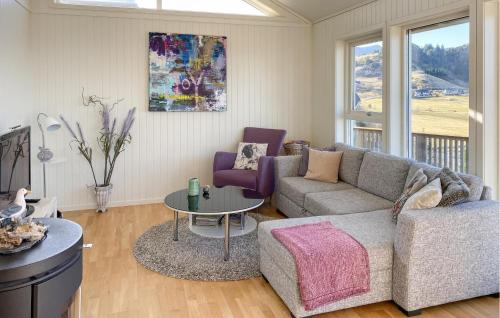2 Bedroom Lovely Home In Raudeberg in Рудеберг
