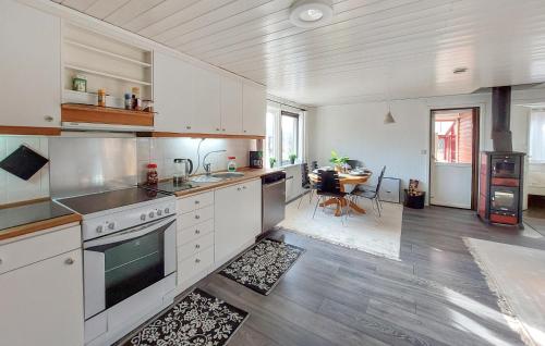 Konyha, Amazing Home In Örkelljunga With Wifi (Amazing Home In Orkelljunga With Wifi) in Fasalt