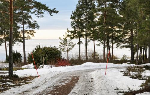 View, Cozy Home In Vase With Wifi in Faxstad