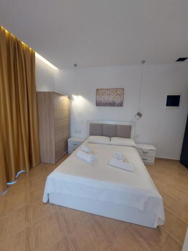 Double Room with Terrace image 4