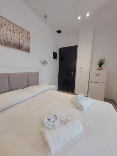 Double Room with Terrace image 7