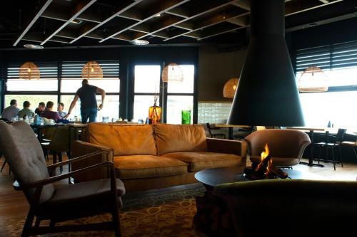 Restoran, Stacaravan op 5 Sterren Vakantiepark De Kuilart Friesland aan het Meer met Zwembad 5P 116 in Koudum