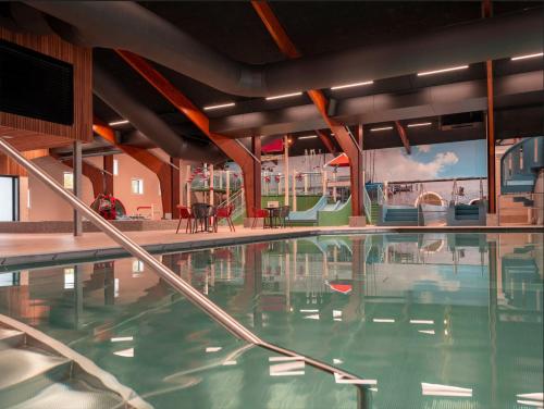 Vaade, Stacaravan op 5 Sterren Vakantiepark De Kuilart Friesland aan het Meer met Zwembad 5P 116 in Koudum
