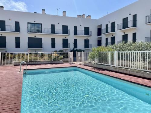 Apartment with Pool View