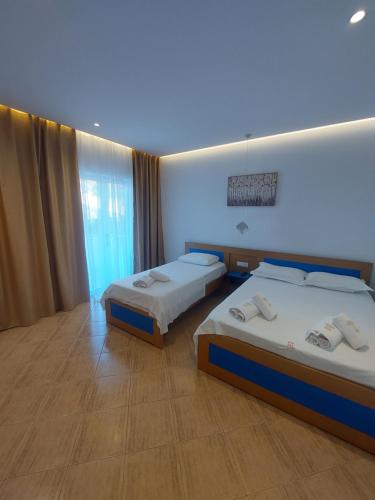 Comfort Triple Room with Shower image 5