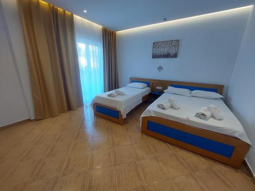 Comfort Triple Room with Shower image 4