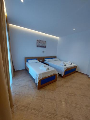Comfort Triple Room with Shower image 2
