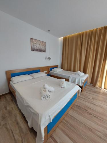 Triple Room with Terrace image 2