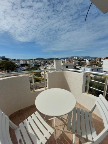 Triple Room with City View image 10
