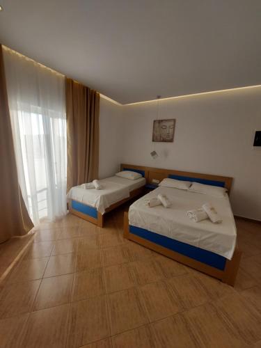 Triple Room with City View image 5