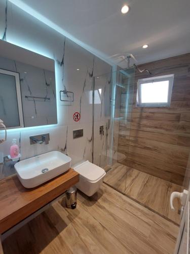 Triple Room with City View image 2
