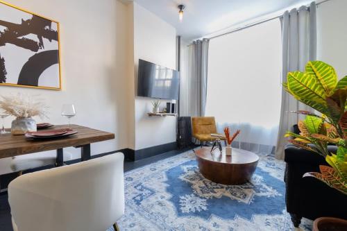 E10-1 Designer East Village Townhouse 1BR, New York (fotografie 2)