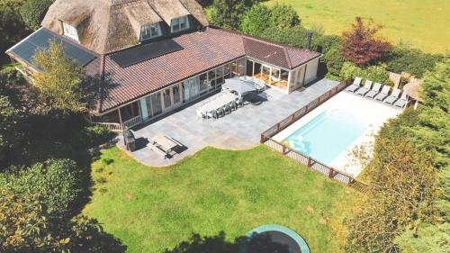  Beautiful American style villa with heated Pool and Jacuzzi, Ferienwohnung in Heerhugowaard