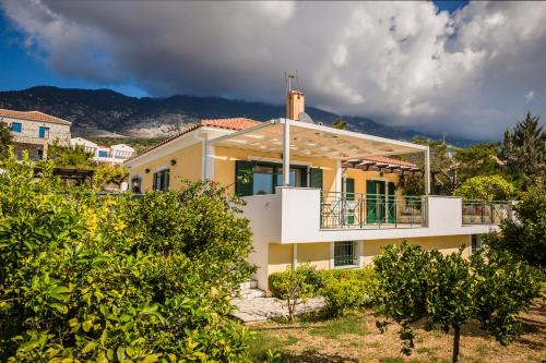 Exterior view, Villa Petri in Kefalonia