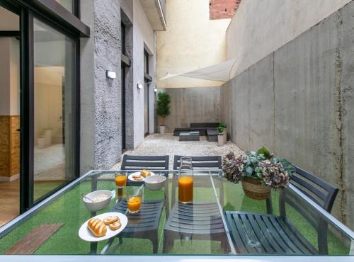 Chic and Modern Apartments in Gracia 1
