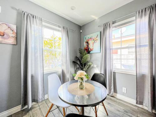 Modern 2BR Apartment in Heart of the City-MK1-WW in Los Angeles, USA